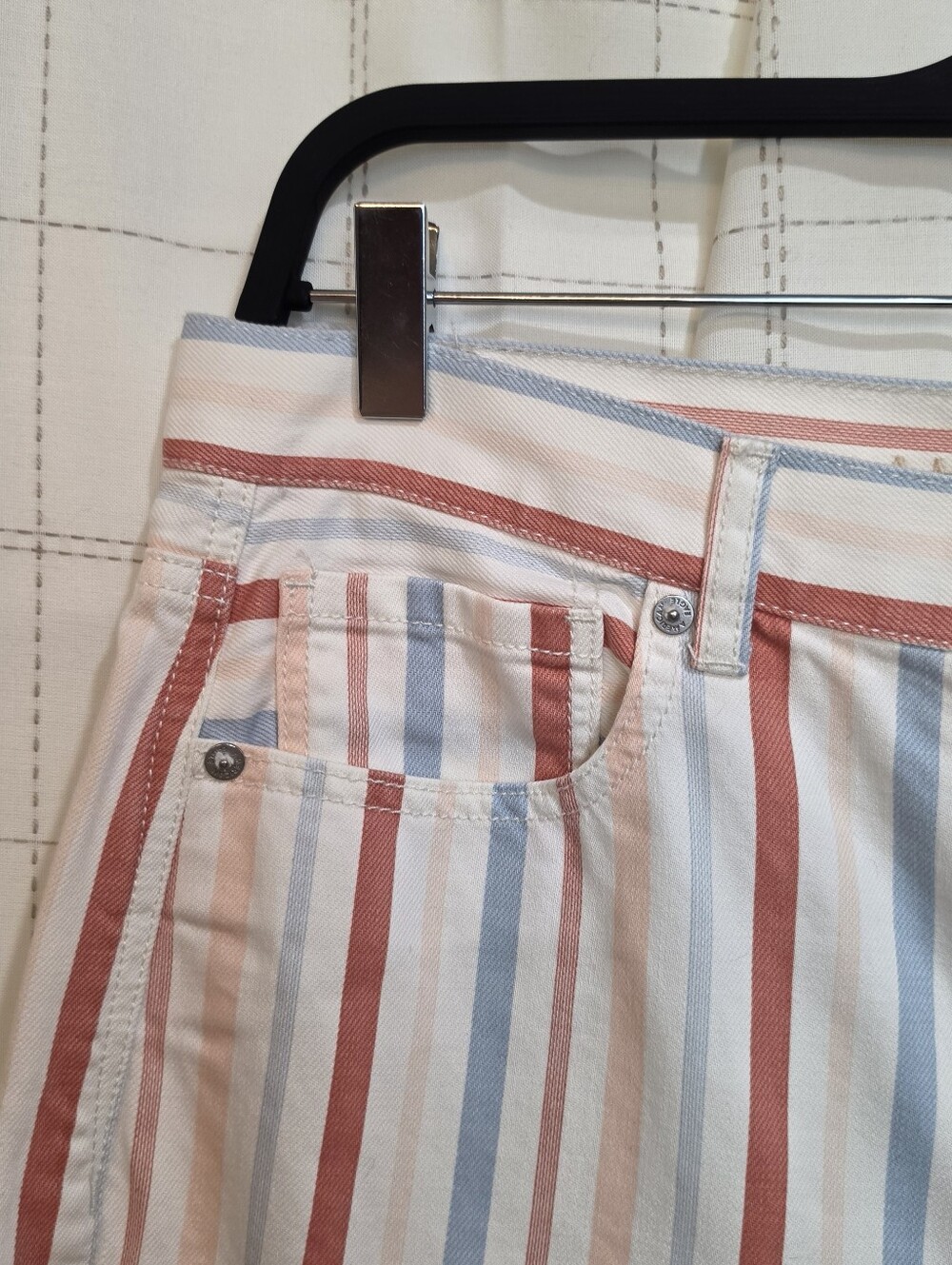 American Eagle Mom Jean - Picture 6 of 9